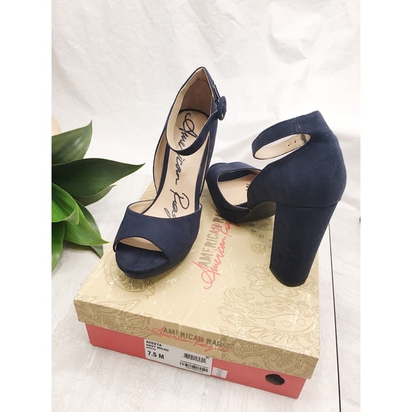 Block-Heel Platform Sandals - Picture 7 of 9